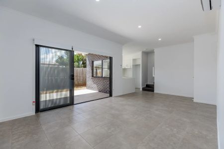 Brand new, beautifully designed townhouse! - Photo 3