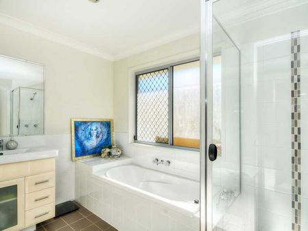 2/9 Monza Drive, Oxenford QLD 4210 - House For Rent | Domain - Photo 5