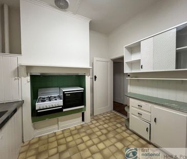 Prime Location! - Photo 1