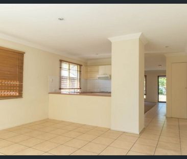 Charming Coopers Plains Family Home - Photo 3