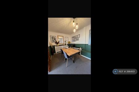 3 bedroom terraced house to rent - Photo 2