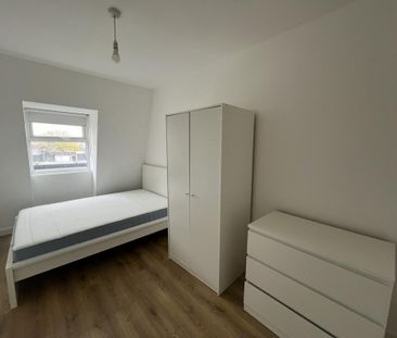 3 bedroom flat to rent - Photo 6