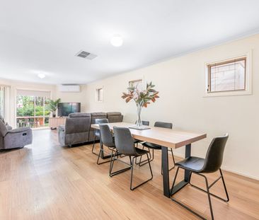 Charming 3 Bedroom Townhouse - Photo 1