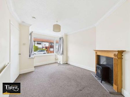 Westbank Avenue, Blackpool, FY4 - Photo 2