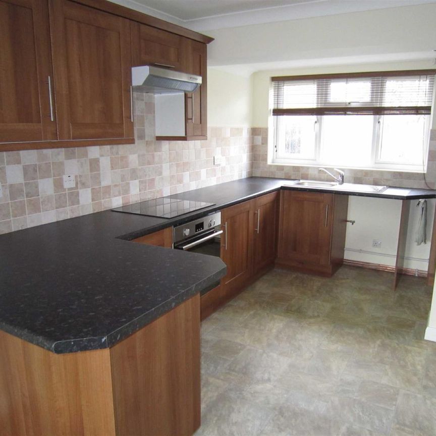 Clayburn End, Basildon - Photo 1