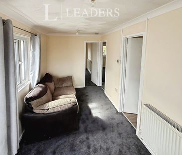 2 bedroom bungalow to rent Hillman Avenue, Jaywick, CO15 - Photo 1