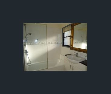 Easy-Care Townhouse Living with Private Courtyard - Gordon Park - Photo 6
