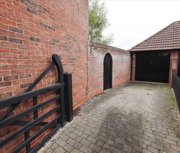 St. Botolphs Gate, Saxilby, Lincoln, LN1 - Photo 1