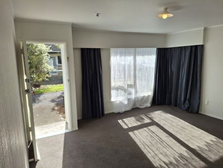 Popular unit in Puhinui - Photo 3