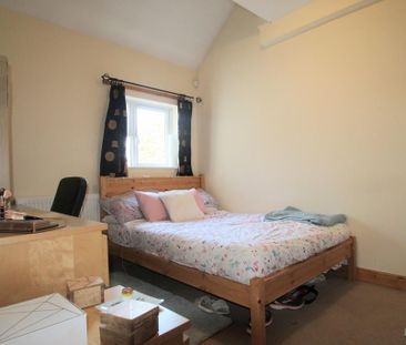 5 bedroom semi-detached house to rent - Photo 2