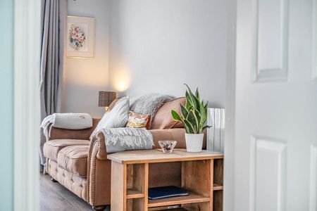 2 bedroom end of terrace house to rent - Photo 2