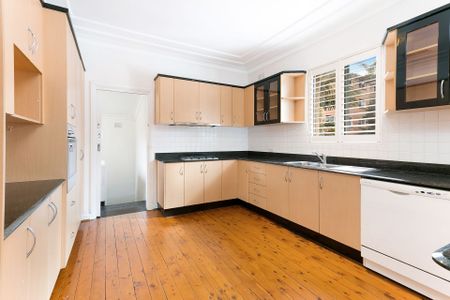 Superb Beachside Apartment - Photo 2