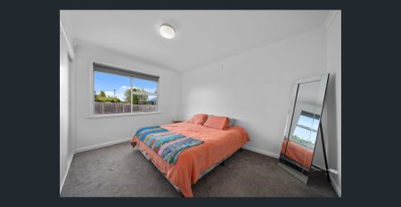 Three Bedroom Family Home - Photo 5