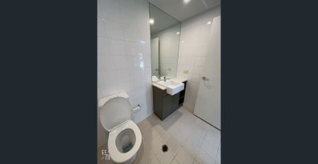 Fully Furnished-Closed to restaurant & supermarket & bus station, Super convenient location! CONFIRM THE LEASE TERM IN ADVANCE! - Photo 3