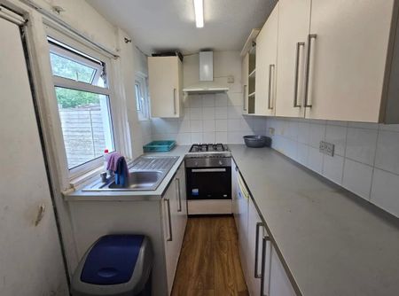 3 Bed Flat, Wimborne Road, N17 - Photo 3