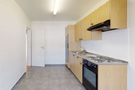 Sunny apartment in Muttenz with balcony - Photo 3