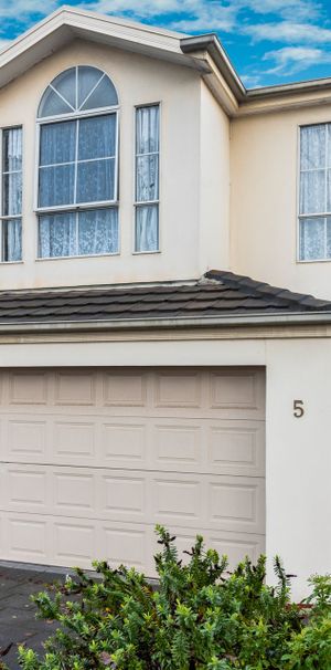 Large Family Home - Photo 2