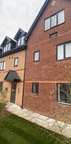 Bolton Road East, Bromborough - Photo 1