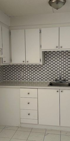 Très Beau 3 1/2 Entièrement Rénové - Photo 1