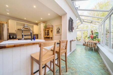 4 bedroom detached house to rent - Photo 2