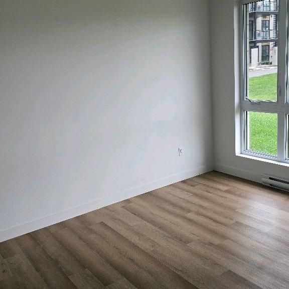 Grand logement neuf avec beaucoup d'inclusions - Photo 1