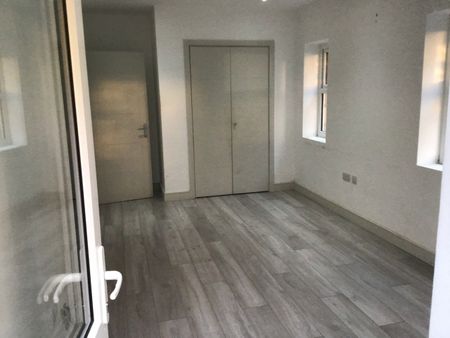 2 Bed Flat, Parchmore Road, CR7 - Photo 3