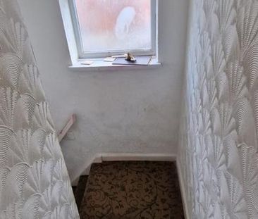 4 bedroom semi-detached house to rent - Photo 5