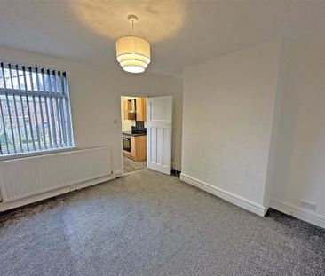 3 bedroom flat to rent - Photo 2