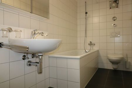 Schöne 2-Zimmer-Wohnung im Gundeli (nähe Bahnhof) zu vermieten - Photo 2