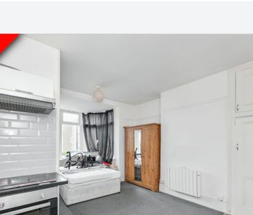 Studio Flat, Castle Street, LU1 - Photo 1