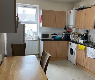 Room in a Shared Flat, Ruckholt Road, E10 - Photo 2