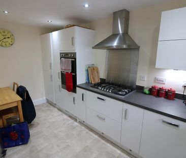 3 bedroom semi-detached house to rent - Photo 3