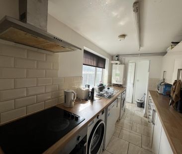 1 bedroom in a house share to rent - Photo 4