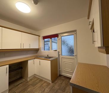 2 bedroom semi-detached bungalow to rent - Photo 6