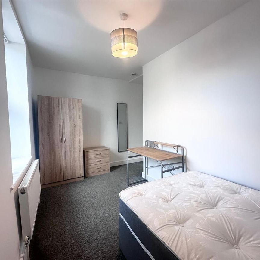 1 bed house share to rent in Renshaw Street, Burnley, BB10 - Photo 1