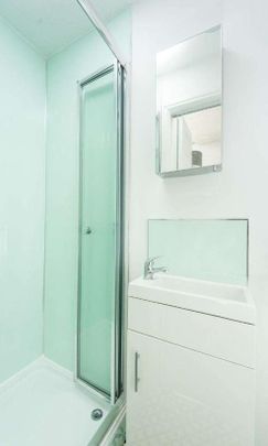 Rm West Water Crescent, Hampton Vale, PE7 - Photo 1