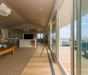 Impressive seafront home in private estate - Photo 1