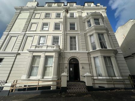 3 Bedroom Flat To Rent - Photo 3