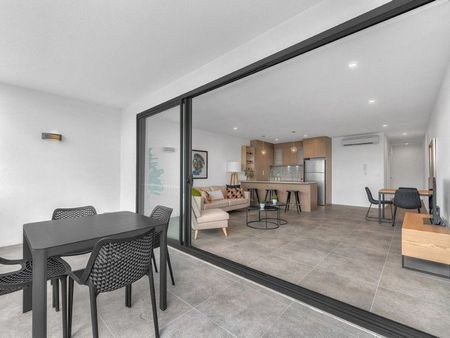 FULLY FURNISHED 2 BEDROOM - Photo 3