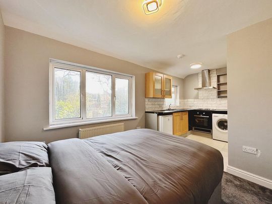 Studio to rent - Photo 1