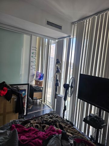 For Lease - 75 St Nicholas Street Unit# 2009, Toronto, Ontario - Photo 2