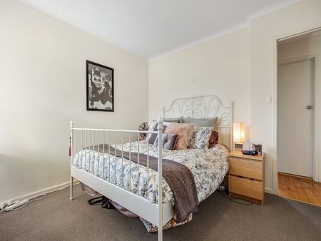 Two Bedroom Unit - Close to the Beach! - Photo 3