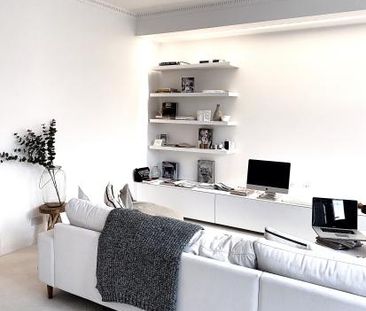 Stylish Double Room & Private Bathroom - Mid Week - Photo 1