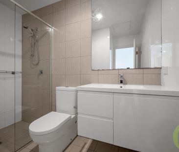 Lakeside Luxury - Photo 6