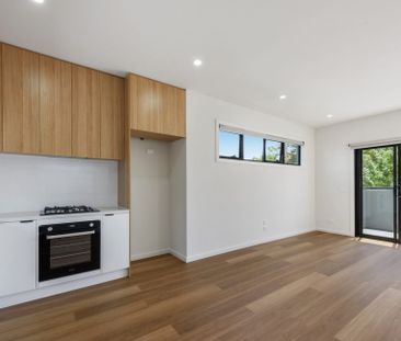 Modern Comfort in a Quiet Court Setting - Photo 3