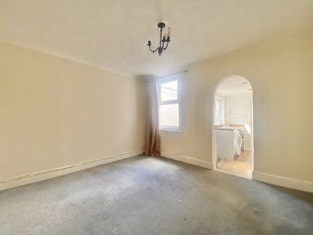 2 bedroom terraced to rent - Photo 2
