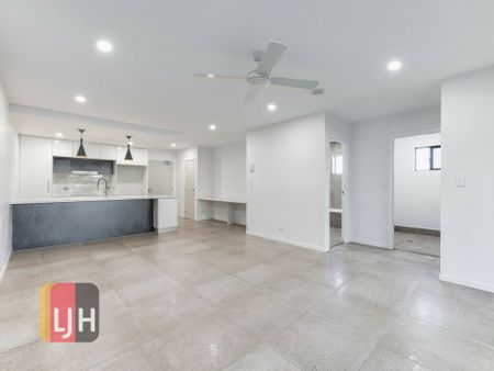 AIR CONDITIONED TWO BEDROOM UNIT WITH TWO CAR ACCOM! - Photo 2