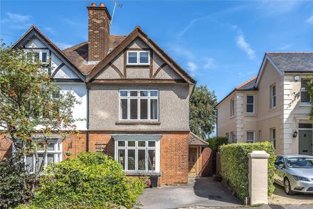 Well presented and spacious family home with access to Sevenoaks mainline station and town centre - Photo 4