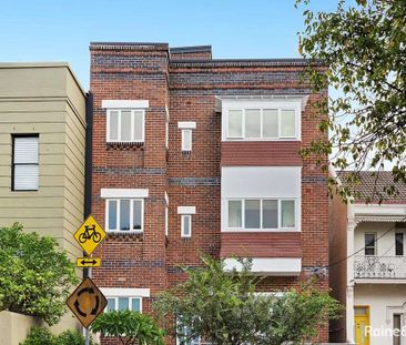 SECOND FLOOR STUDIO APARTMENT! - Photo 1