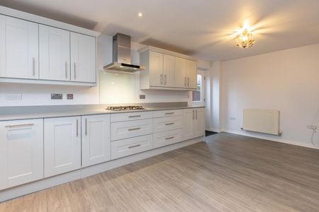 6 bedroom detached house to rent - Photo 3